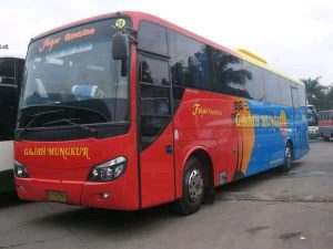 Cerita Bus Gajah Mungkur